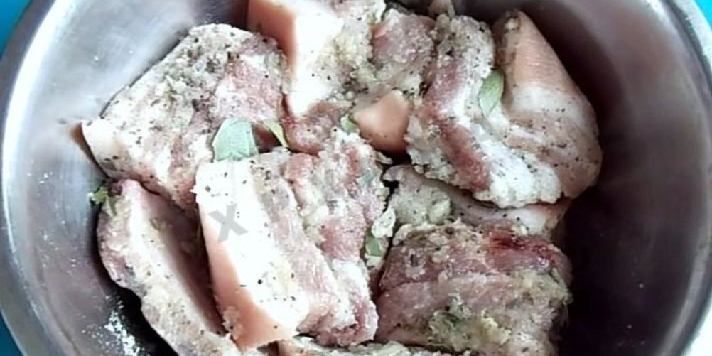 Как приготовить соленое сало с чесноком