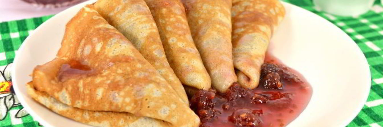 Рецепт Блинчиков на молоке и малиновом варенье