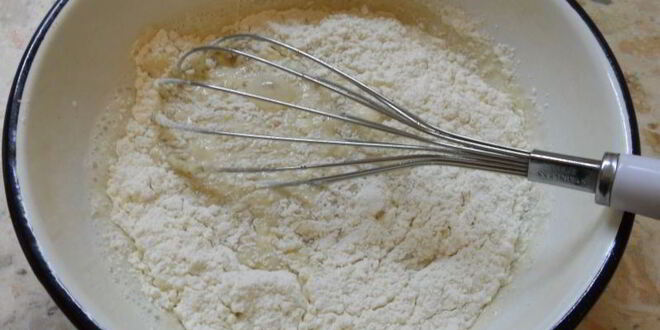 Рецепт блинчиков на молоке и малиновом варенье