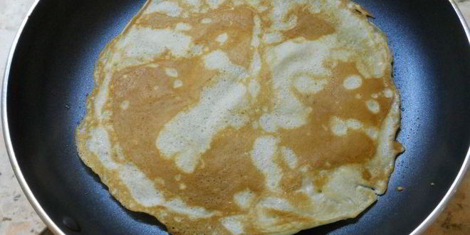 Рецепт блинчиков на молоке и малиновом варенье