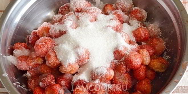 Рецепт густого варенья из клубники