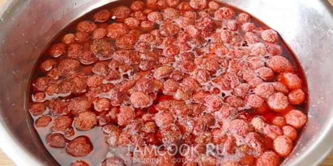 Рецепт густого варенья из клубники