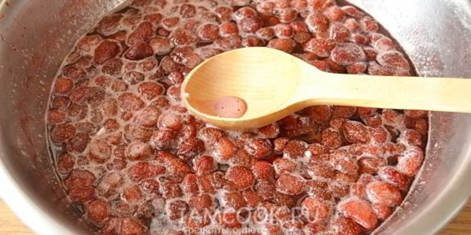 Рецепт густого варенья из клубники