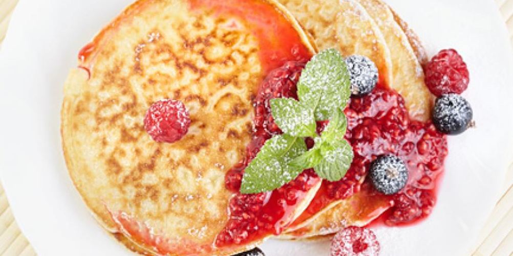 Как приготовить сметанные блинчики с малиновым вареньем