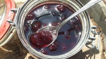Рецепт Вишневого варенья на базиликовом сиропе