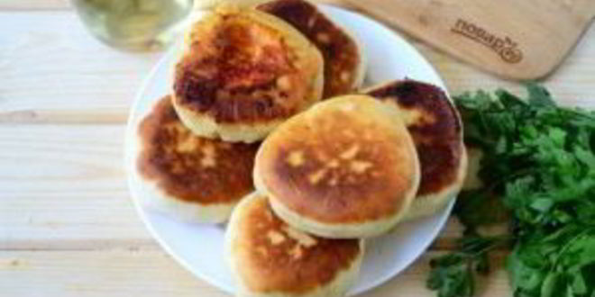 Рецепт беляшей с помидорами и сыром