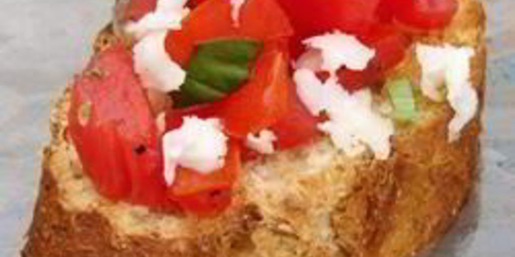 Как приготовить брускетту — итальянских горячих бутербродов с помидорами и сыром