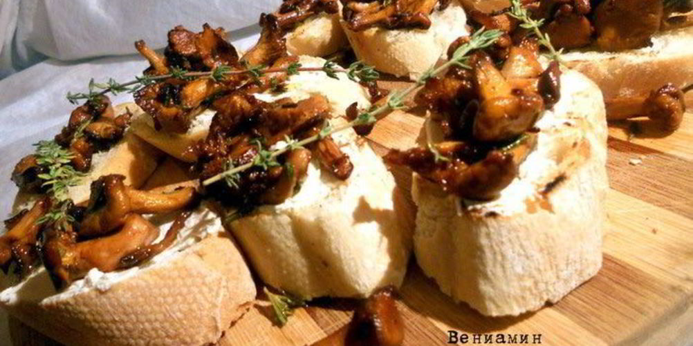 Как приготовить брускетту с лисичками, тимьяном и розмарином