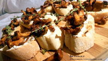 Рецепт Брускетты с лисичками, тимьяном и розмарином