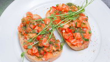 Рецепт Брускетты с лососем и томатами