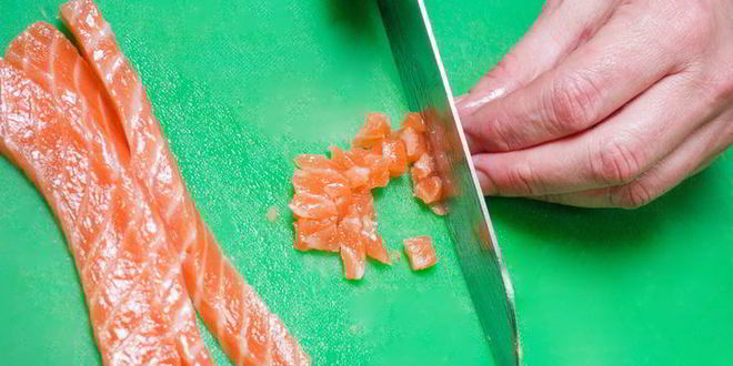 Рецепт брускетты с лососем и томатами