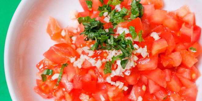 Рецепт брускетты с лососем и томатами