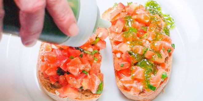 Рецепт брускетты с лососем и томатами