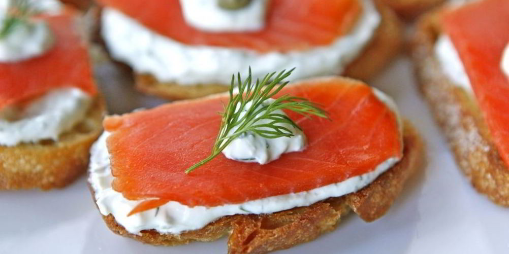 Как приготовить брускетту с лососем