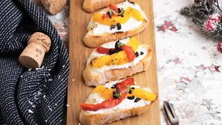 Рецепт Брускетты с печеным перцем и сыром