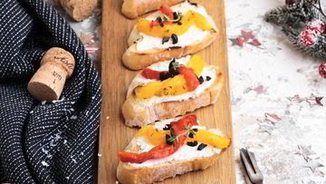 Рецепт Брускетты с печеным перцем и сыром