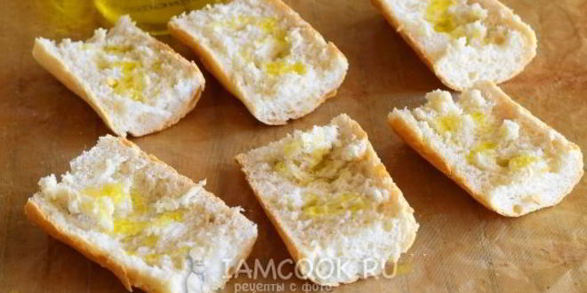 Рецепт брускетты с помидорами черри и моцареллой