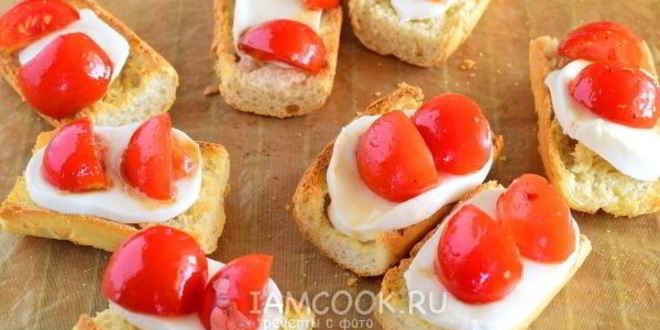 Рецепт брускетты с помидорами черри и моцареллой