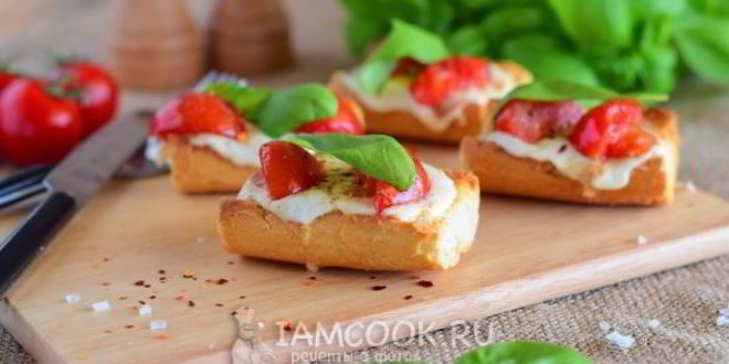 Рецепт брускетты с помидорами черри и моцареллой