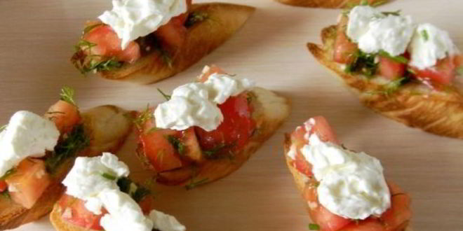 Рецепт брускетты с помидорами и сыром