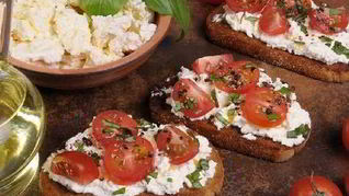 Рецепт Брускетты с помидорами и творожным сыром