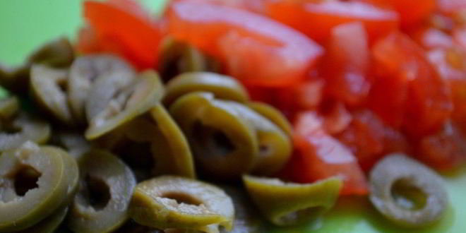 Рецепт брускетты с рыбой и томатами черри