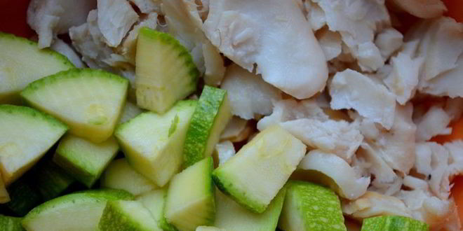 Рецепт брускетты с рыбой, творогом и кабачком