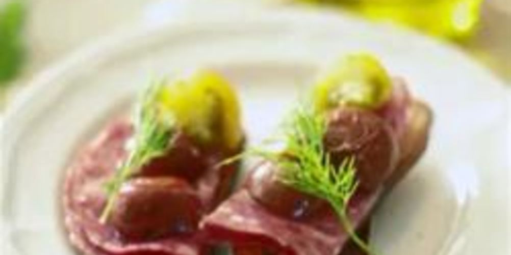 Как приготовить брускетту с салями и печеными помидорами