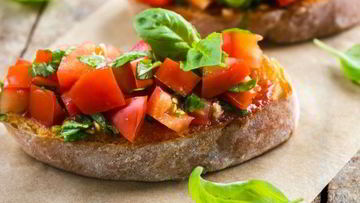 Рецепт Брускетты с томатами и базиликом