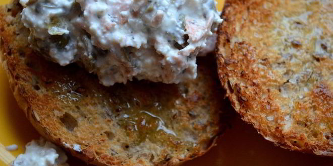 Рецепт брускетты с творогом и красной рыбой