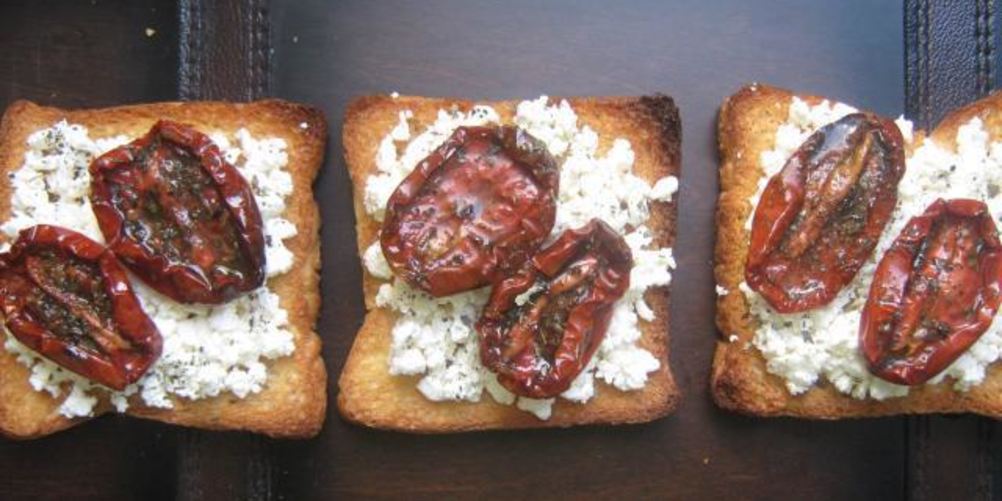 Как приготовить брускетту с вялеными томатами