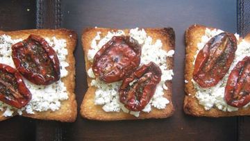 Рецепт Брускетты с вялеными томатами