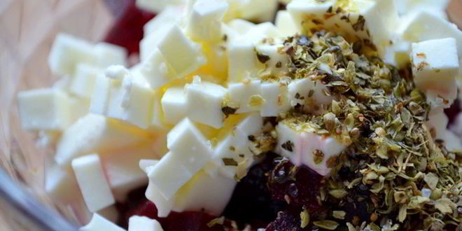 Рецепт брускетты со свеклой, мягким сыром и грецким орехом