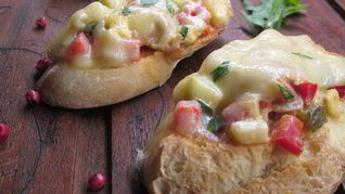 Рецепт Брускетты, запеченной с тунцом и овощами