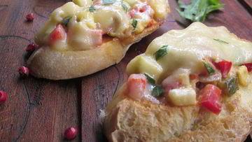 Рецепт Брускетты, запеченной с тунцом и овощами