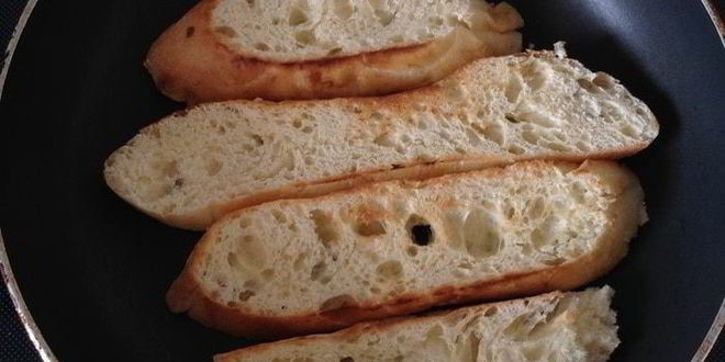 Рецепт брускетт с крабовыми палочками, айоли и огурцом