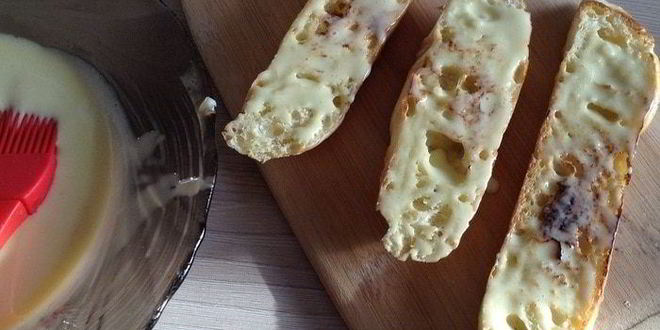 Рецепт брускетт с крабовыми палочками, айоли и огурцом