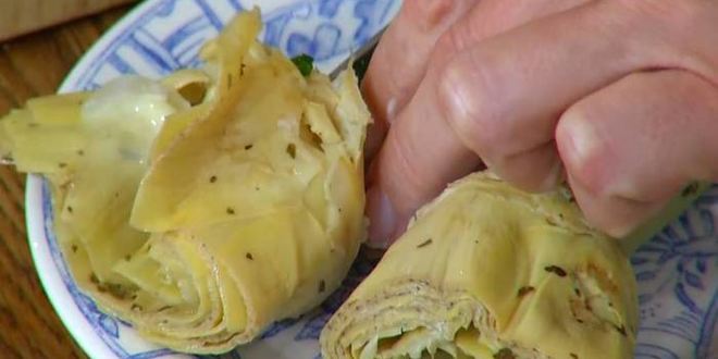 Рецепт брускетт с тунцом, анчоусами и яйцами пашот