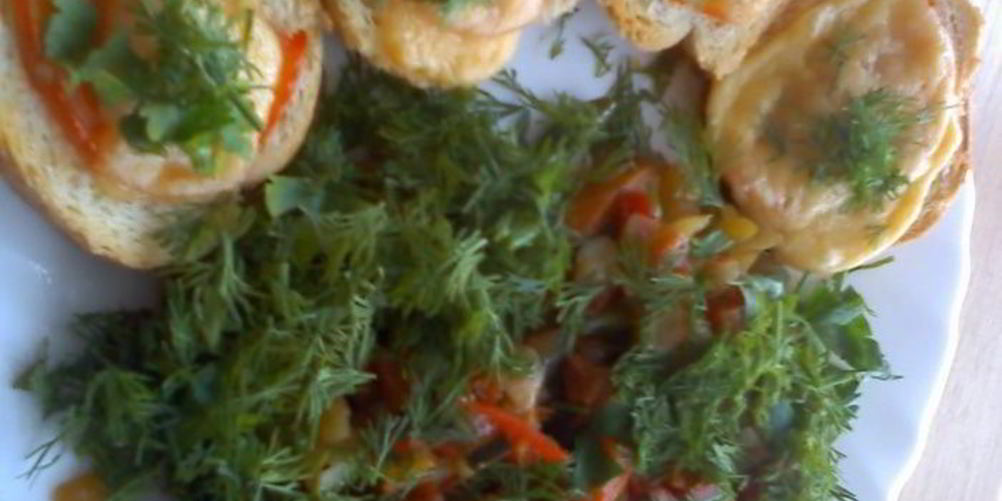 Как приготовить горячие бутерброды с овощами и сыром