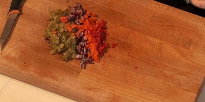 Рецепт бургера с говяжьей грудинкой и овощами фри