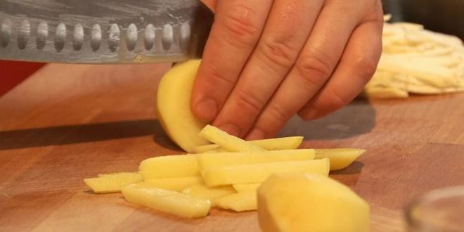 Рецепт бургера с говяжьей грудинкой и овощами фри