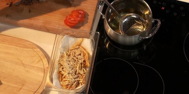 Рецепт бургера с говяжьей грудинкой и овощами фри