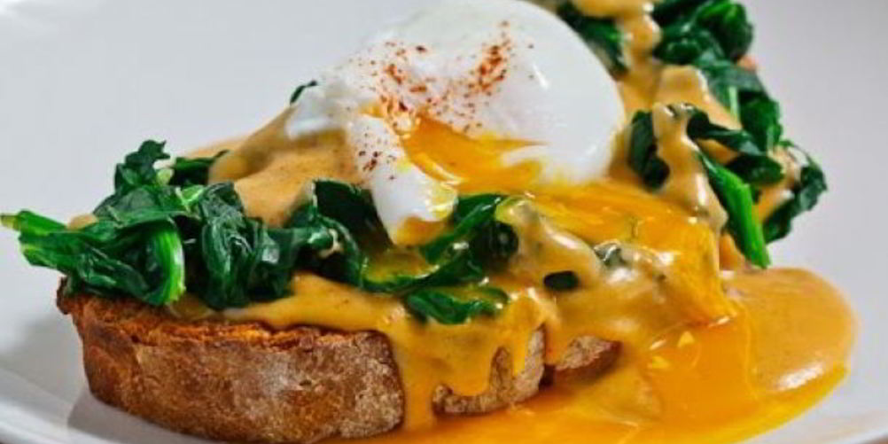 Как приготовить бургер с яйцами-пашот под соусом