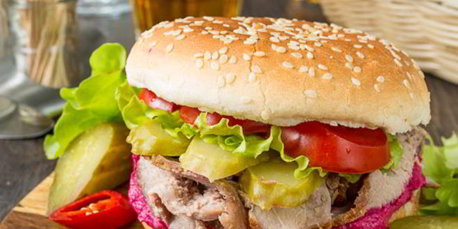 Рецепт бургера со свиной шеей и свекольным кремом