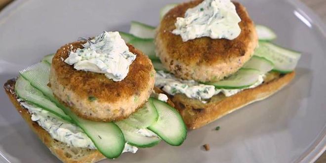 Рецепт бургеров с семгой и огурцом