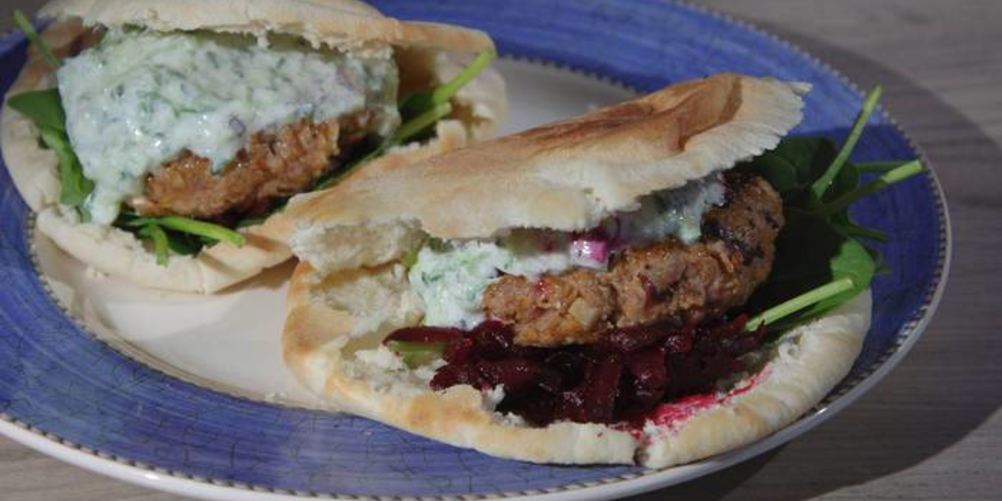 Как приготовить бургеры с ягнятиной, фетой и оливками