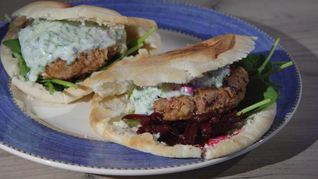 Рецепт Бургеров с ягнятиной, фетой и оливками