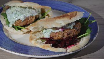Рецепт Бургеров с ягнятиной, фетой и оливками