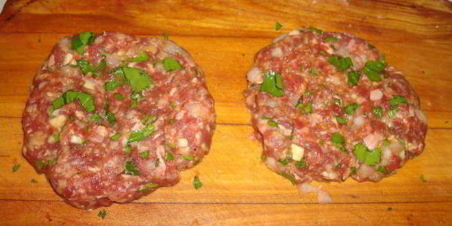 Рецепт гамбургера из фарша и селедки