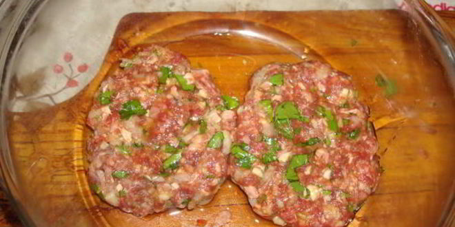 Рецепт гамбургера из фарша и селедки